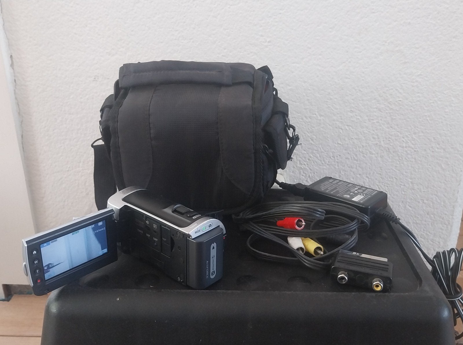 Sony Handycam HDR-CX105E HD Camcorder 8GB geheugen, Audio, Tv en Foto, Videocamera's Digitaal, Full HD, 20x of meer, Ophalen of Verzenden