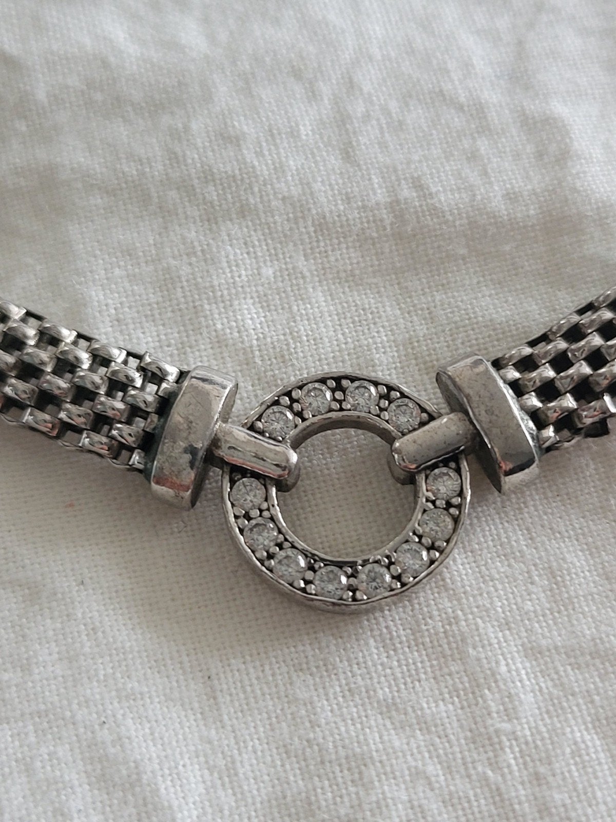 Zilverkleurige ketting met strass sluiting, Overige materialen, Gebruikt, Ophalen of Verzenden, Zilver
