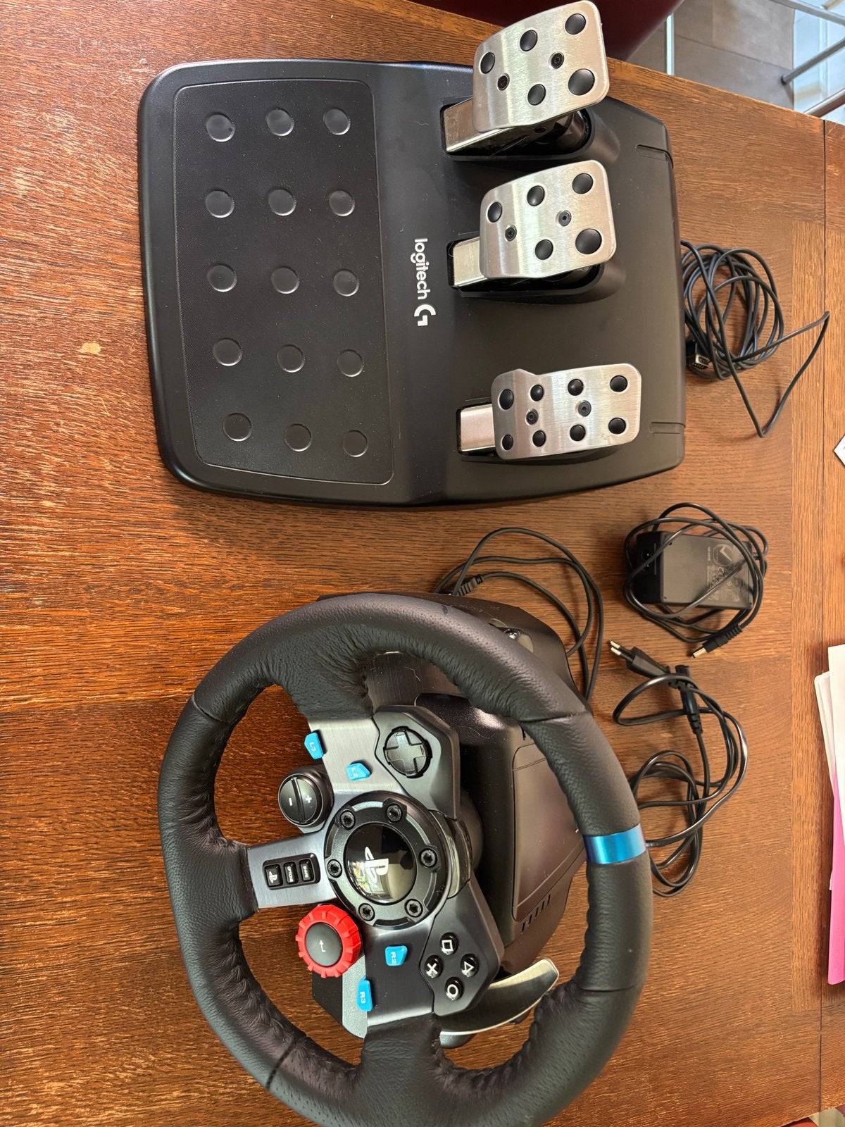 Foto 3 van Logitech G29 Racestuur voor PlayStation
