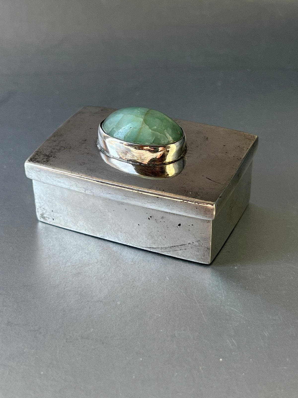 Klein zilveren doosje met steen, Tom 838, Ophalen of Verzenden, Zilver