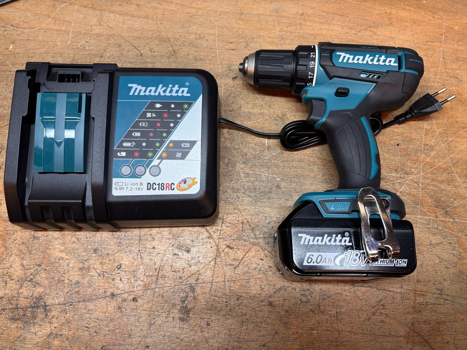 Makita 18V schroef/boormachine DDF482 6.0 Ah accu en lader, Variabele snelheid, Ophalen of Verzenden, Minder dan 400 watt, Zo goed als nieuw