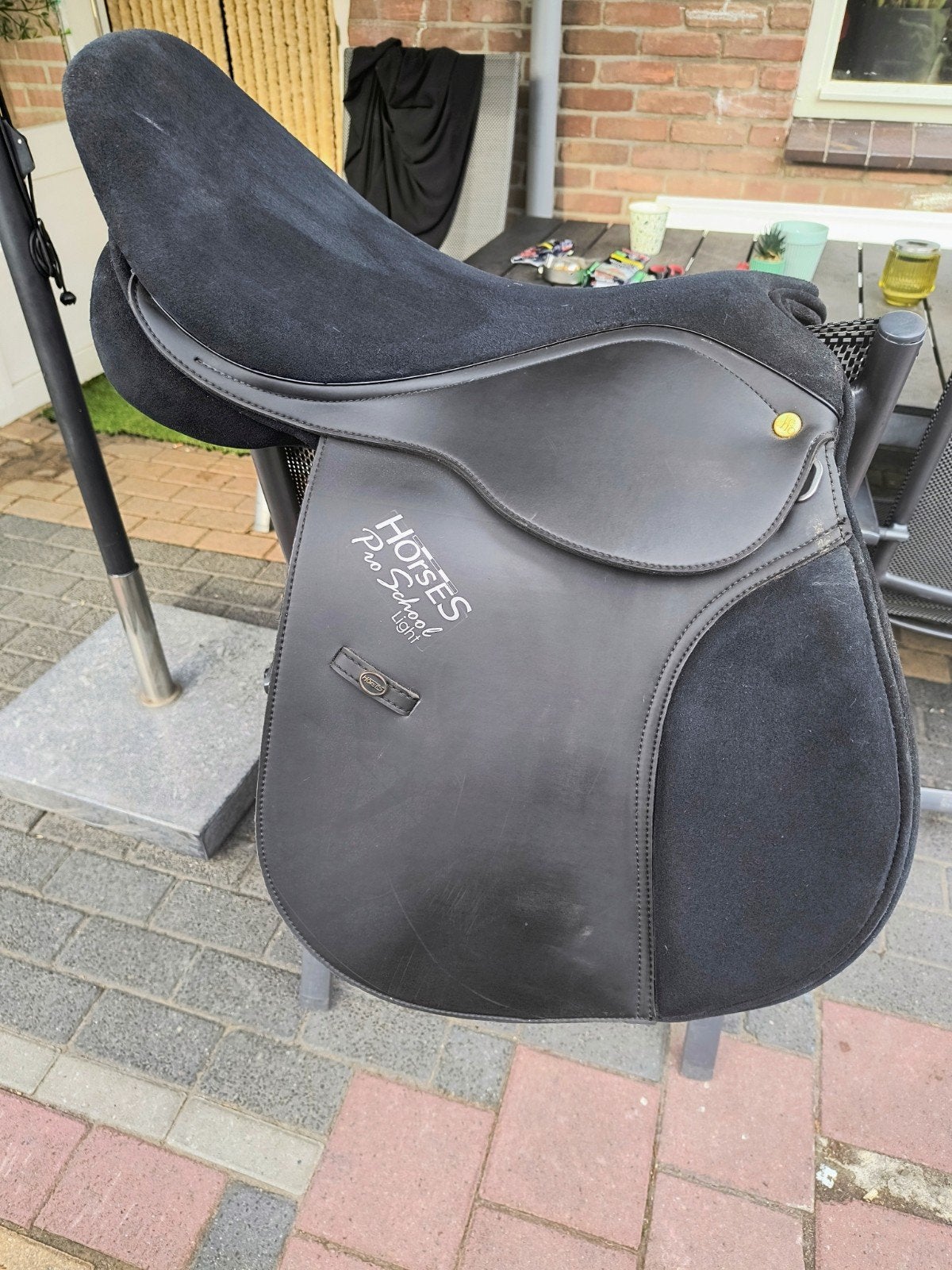 veelzijdigheid zadel 17,5ich, Ophalen, L (17.5 inch), Zo goed als nieuw, Middel