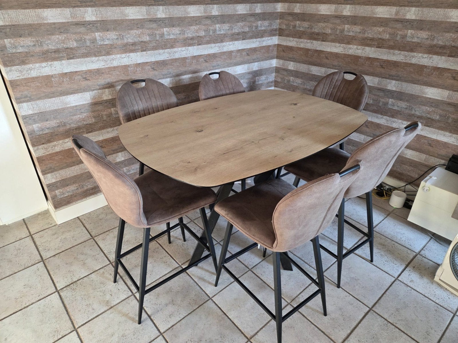 Moderne eettafel stoelen houtlook blad metalen ond TWV €1600, Huis en Inrichting, 100 tot 150 cm, Zo goed als nieuw, Vijf personen of meer