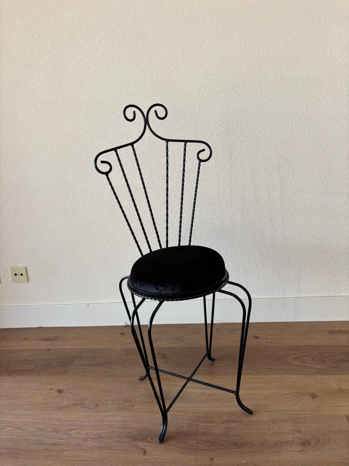 Vintage Smeedijzeren Stoel met Zwarte Velours Zitting, Ophalen of Verzenden