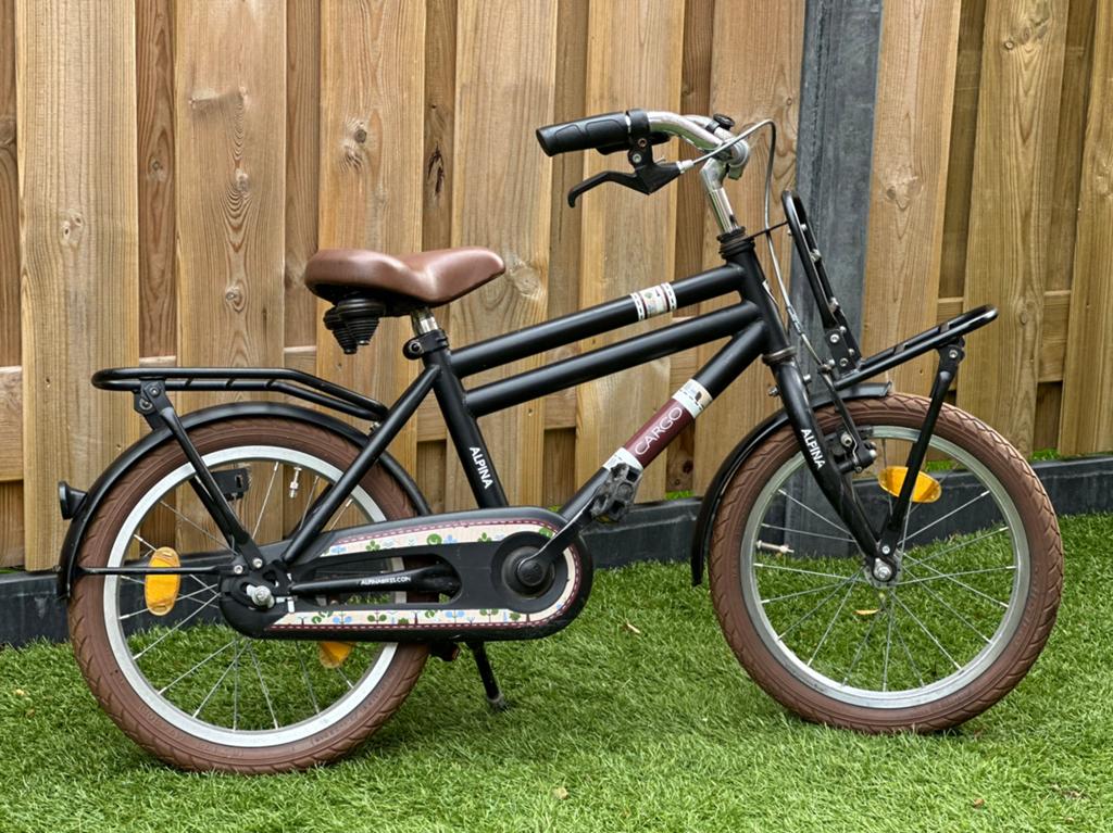Nette Alpina Cargo jongensfiets 16 inch | Zwart, Fietsen en Brommers, Fietsen | Kinderfietsjes, Ophalen, Gebruikt, Terugtraprem