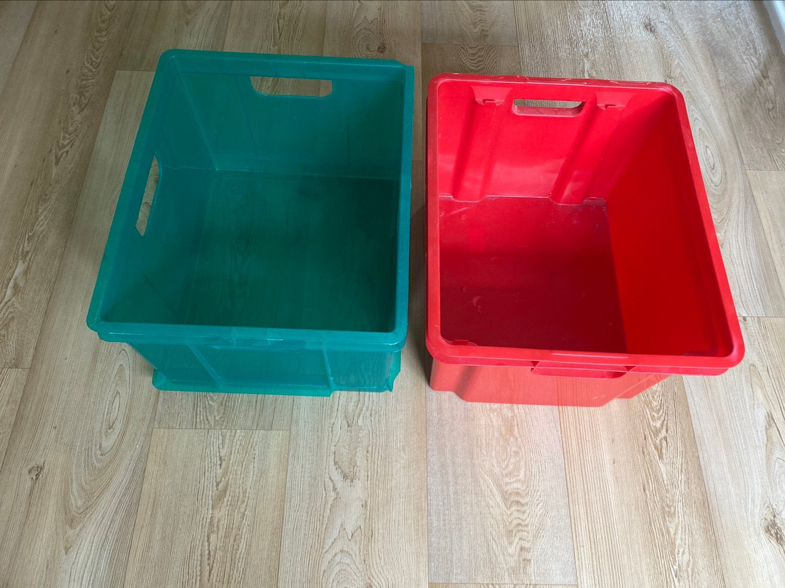 2x kratten bakken kunststof verhuis kratjes, Gebruikt, Minder dan 35 cm, Minder dan 50 cm, Ophalen of Verzenden