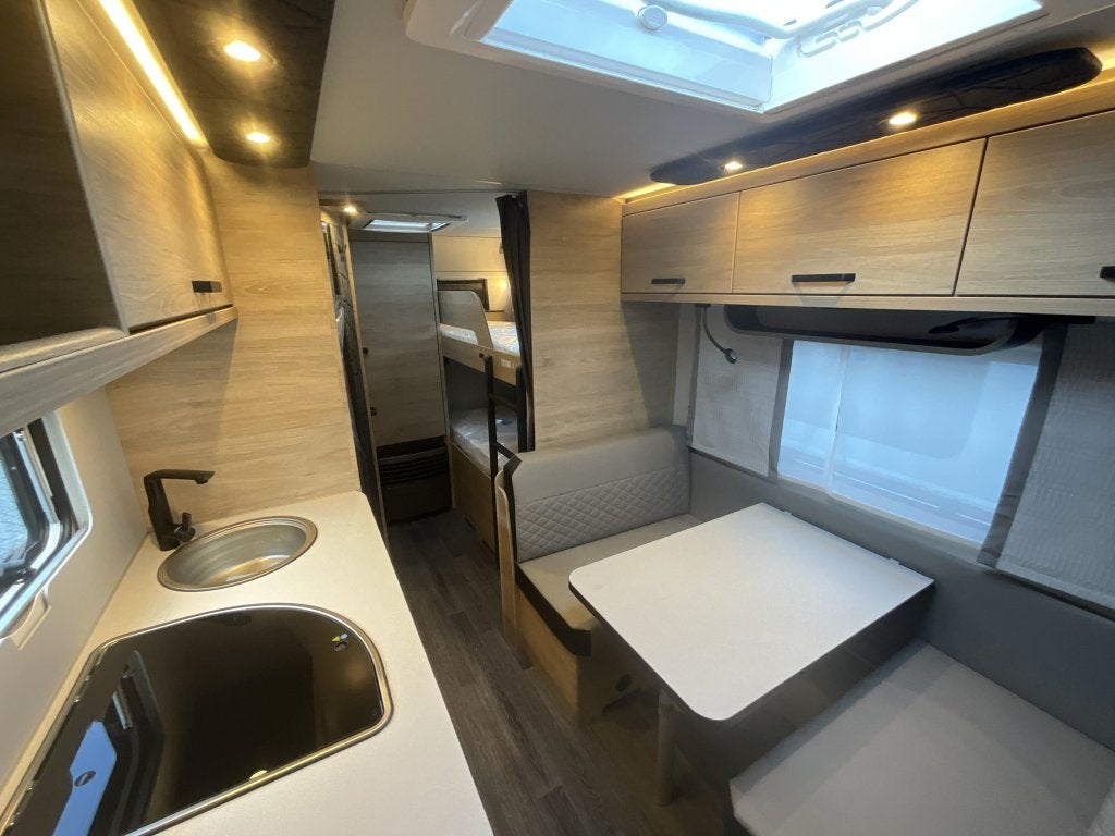 Weinsberg CaraOne 550 QDK STAPELBED-DOUCHE-RUIM, Caravans en Kamperen, Standaardzit, Bedrijf, 5 tot 6 meter, 1250 - 1500 kg