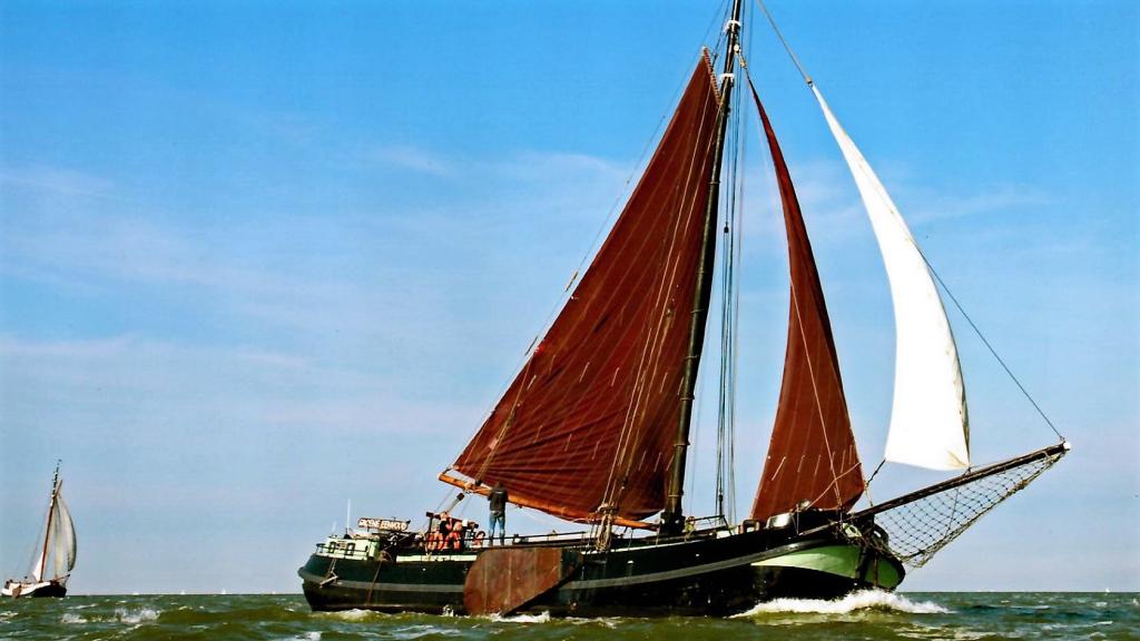 Tjalk Woonschip ex charter (bj 1905), Gebruikt, Staal, Diesel, 12 meter of meer