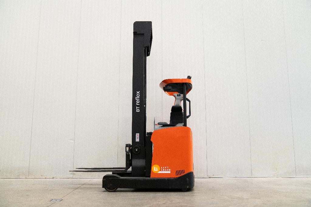 Reachtruck Toyota, Zakelijke goederen, Machines en Bouw | Heftrucks en Intern transport, Reachtruck, Ophalen of Verzenden, Toyota