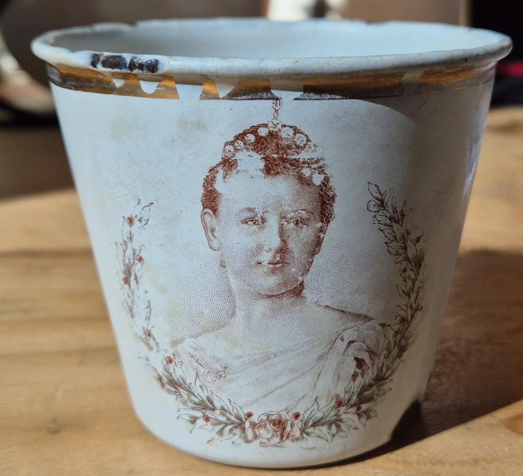 Emaille Herdenkingsbeker Kroning Koningin Wilhelmina, Ophalen of Verzenden