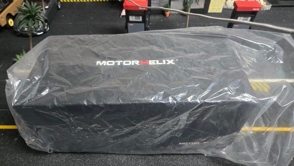 Audi S8 Motorhelix 1:18 Zeer Zeldzaam Nieuwstaat in Doos, Hobby en Vrije tijd, Modelauto's | 1:18, Nieuw, Auto, Ophalen of Verzenden
