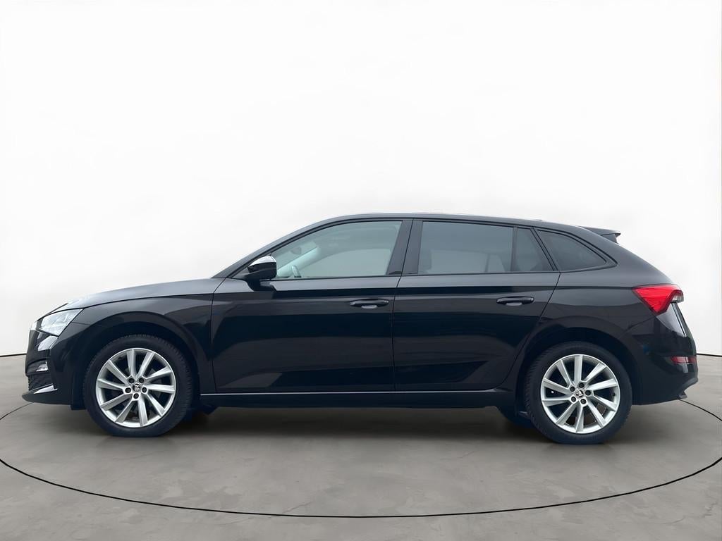 Skoda Scala 1.0 TSI 110PK Automaat Ambition Apple-Carplay, Auto's, Skoda, Gebruikt, Parkeersensor, 620 kg, Zwart
