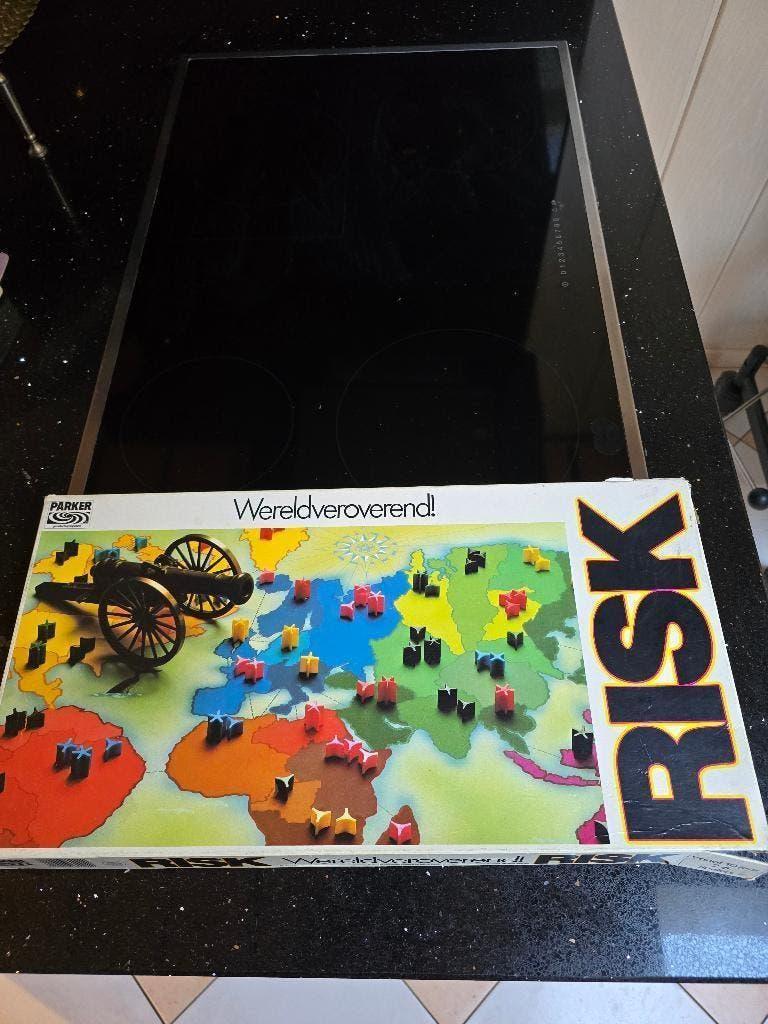 Te koop : Bordspel RISK, Hobby en Vrije tijd, Gezelschapsspellen | Bordspellen, Drie of vier spelers, Ophalen of Verzenden, Gebruikt