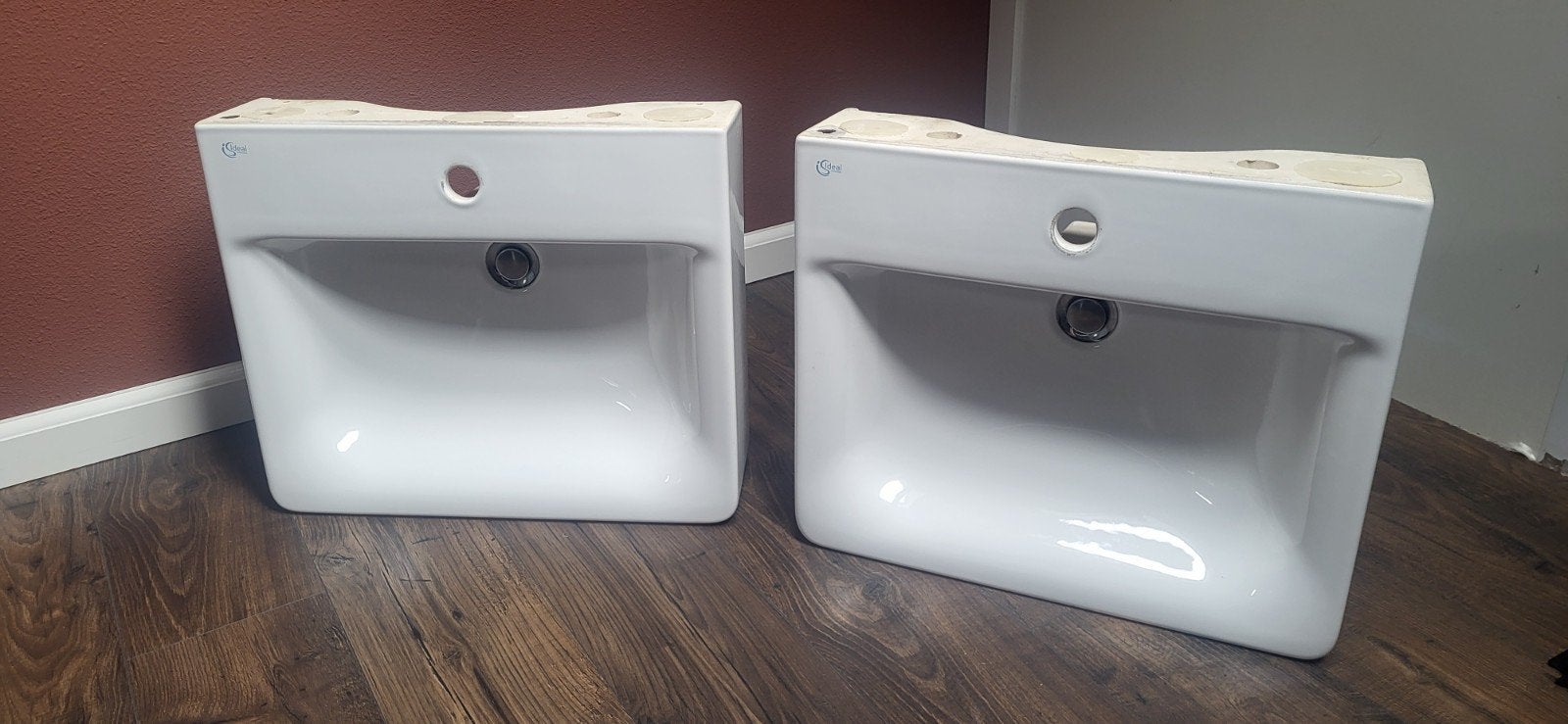 Twee Ideal Standard wastafels met chromen sifons, Ophalen of Verzenden, Zo goed als nieuw, Chroom, Wastafel