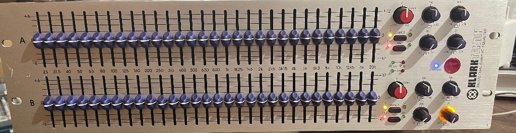 Klark Teknik DN370C Dual 30-Band Gr. EQ in originele doos, Muziek en Instrumenten, Effecten, Ophalen of Verzenden, Zo goed als nieuw
