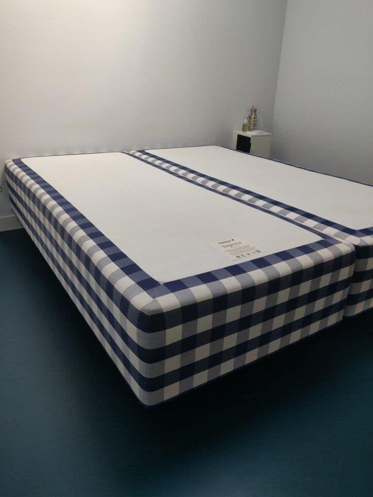 Hästens Superia boxsprings - set van 2 (samen 180x210), Huis en Inrichting, Slaapkamer | Boxsprings, Ophalen, Gebruikt, Meerkleurig