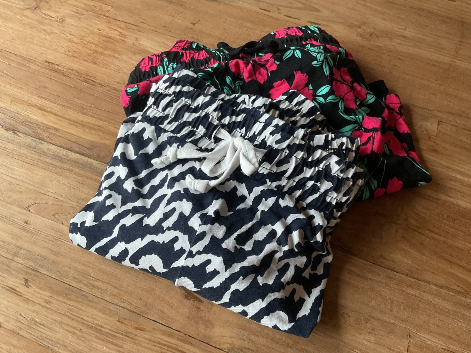 2 fijne shorts(elastieke tailleband(mt 42/44)Samen NU 5€!!, Kleding | Dames, Kort, Blauw, Maat 42/44 (L), Ophalen of Verzenden
