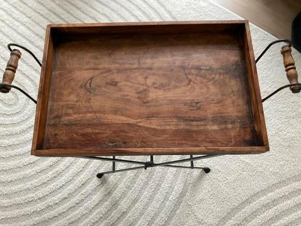 Houten dienblad met onderstel, Huis en Inrichting, Woonaccessoires | Dienbladen, Ophalen of Verzenden, Gebruikt, Rechthoekig, Hout