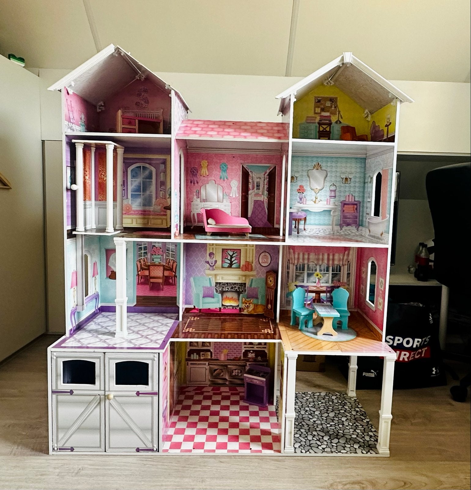 Groot houten poppenhuis, Ophalen, Gebruikt, Poppenhuis