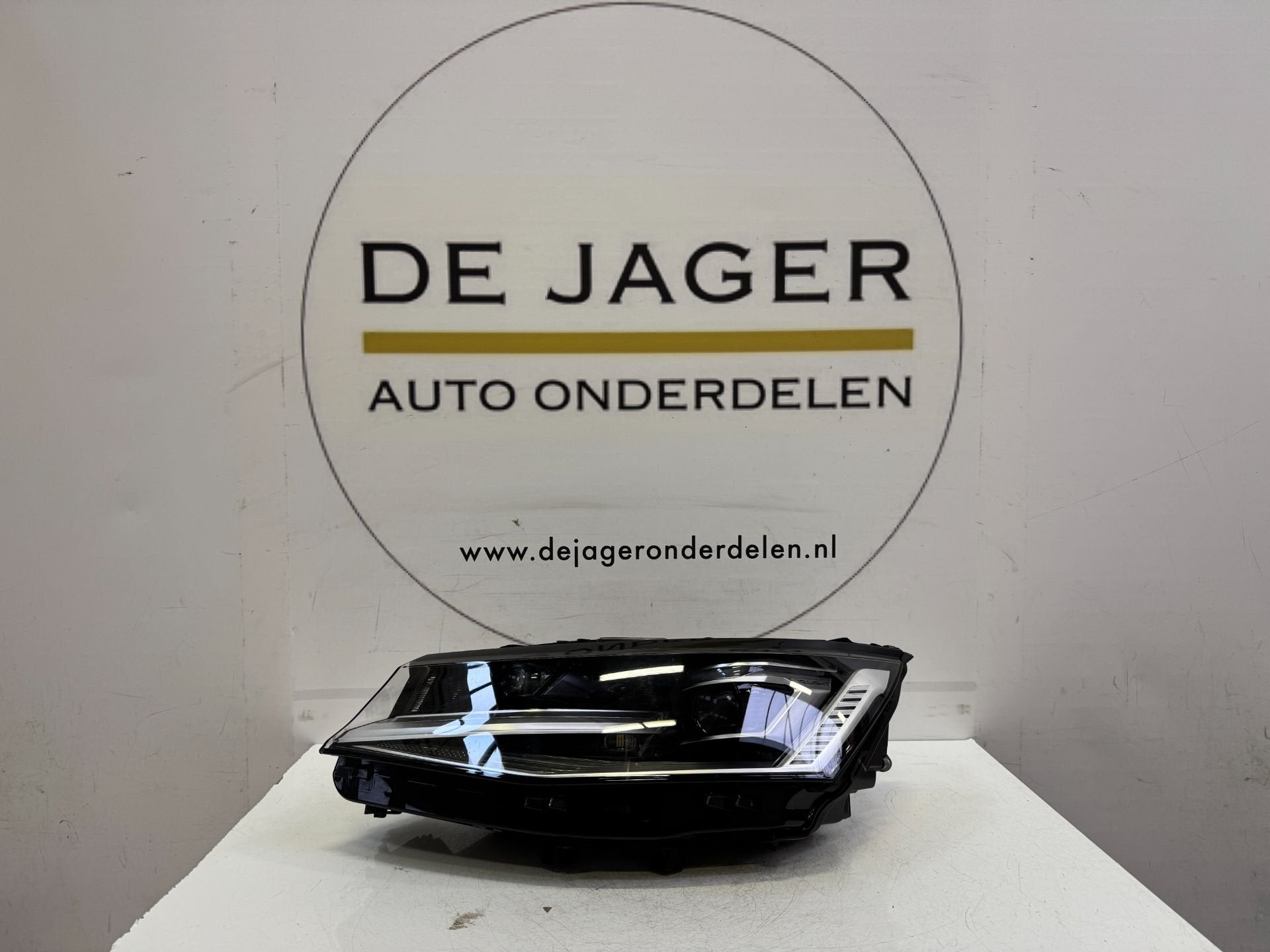 VW TRANSPORTER T7 VOL LED IQ LIGHT KOPLAMP LINKS 7T1941081E, Gebruikt, Volkswagen, Volkswagen AG, Berliner Ring 2
38440  Wolfsburg, DE