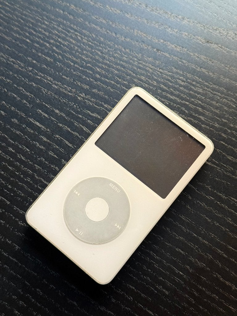 Apple iPod Classic 5e Gen Wit 60GB - Defect voor onderdelen, 40 GB en meer, Ophalen of Verzenden, Niet werkend, Overige kleuren