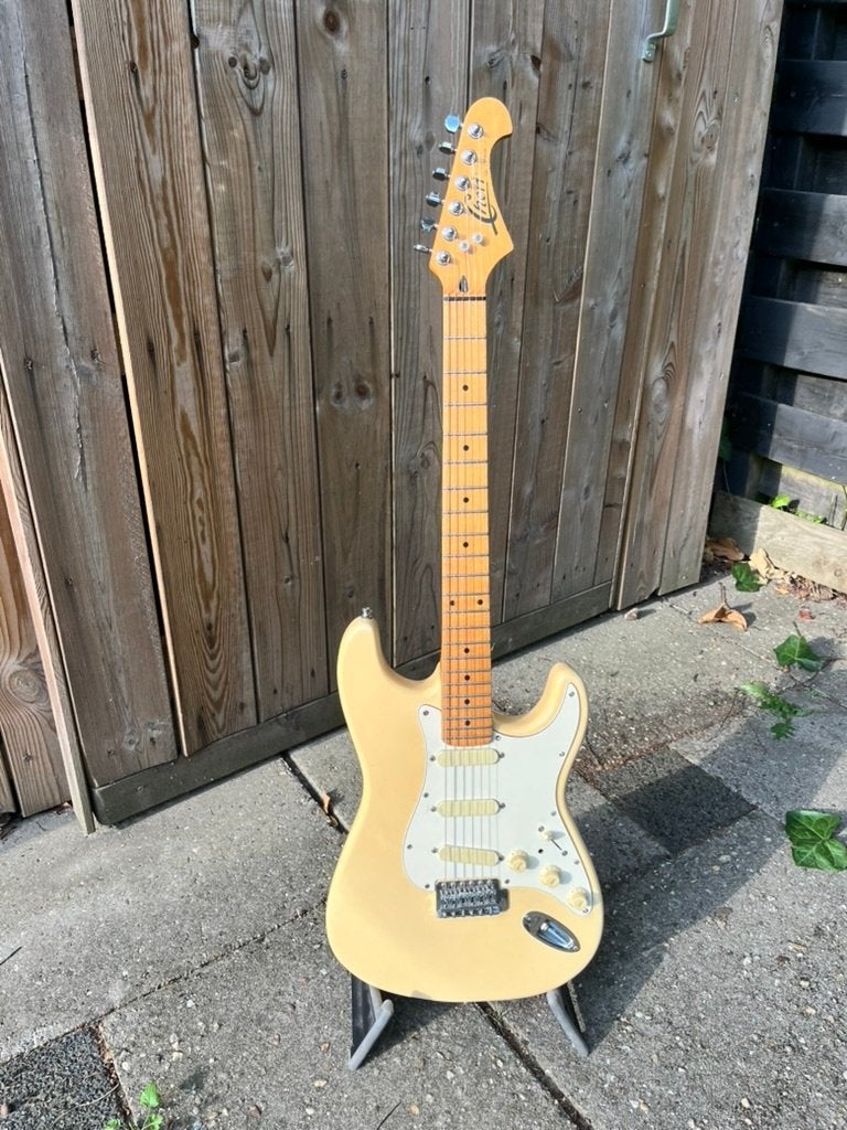 Cheri Stratocaster, Ophalen of Verzenden, Gebruikt, Solid body, Overige merken