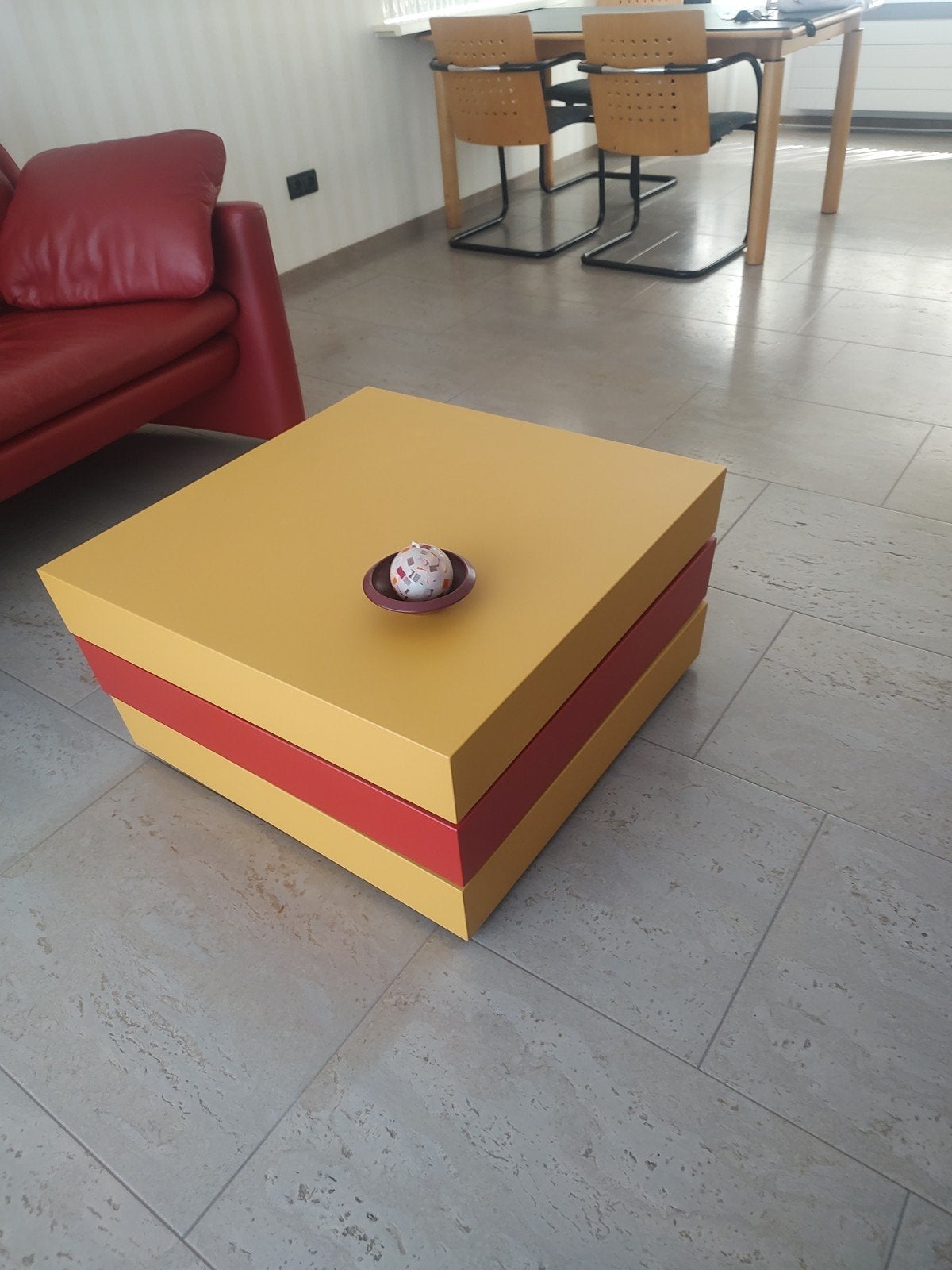 Leolux Salontafel - Geel/Rood, Verstelbaar Design, Huis en Inrichting, Ophalen, Overige materialen, Vierkant, Zo goed als nieuw