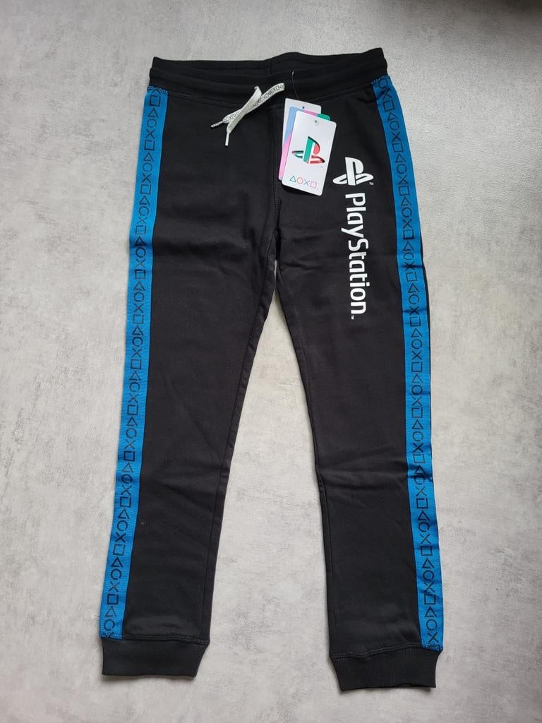 Nieuwe Playstation joggingbroek maat 140 - Zwart, Broek, Nieuw, Ophalen of Verzenden, Playstation