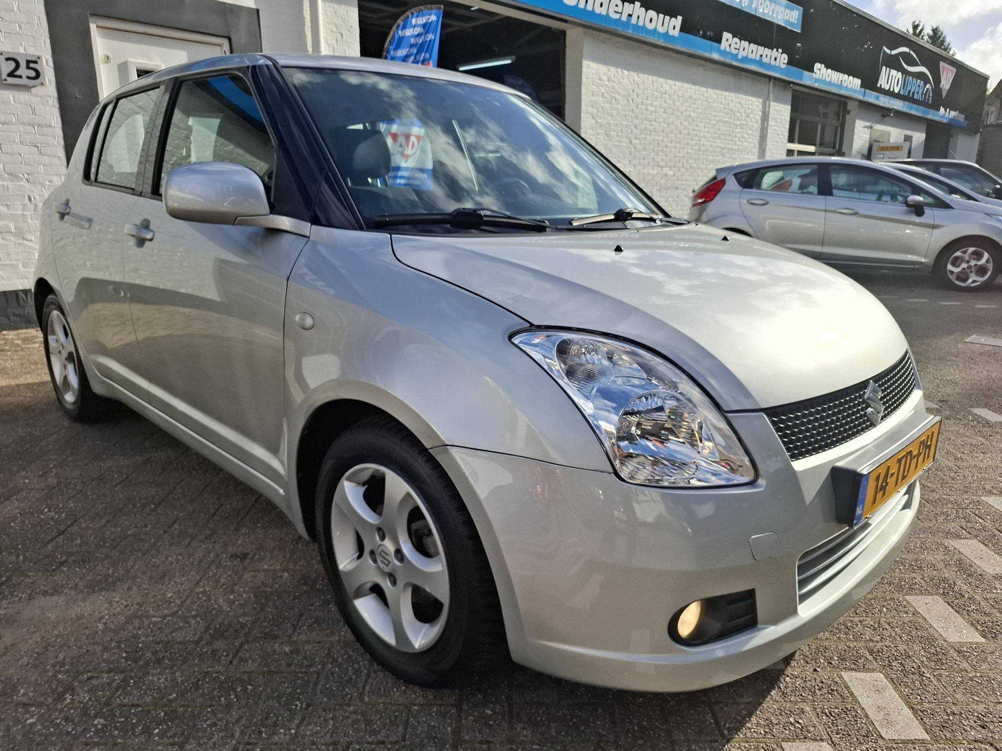 Suzuki Swift 1.3 Shogun /Nieuwe apk bij aflevering/Airco/5 D, Auto's, Voorwielaandrijving, Stof, 965 kg, 400 kg