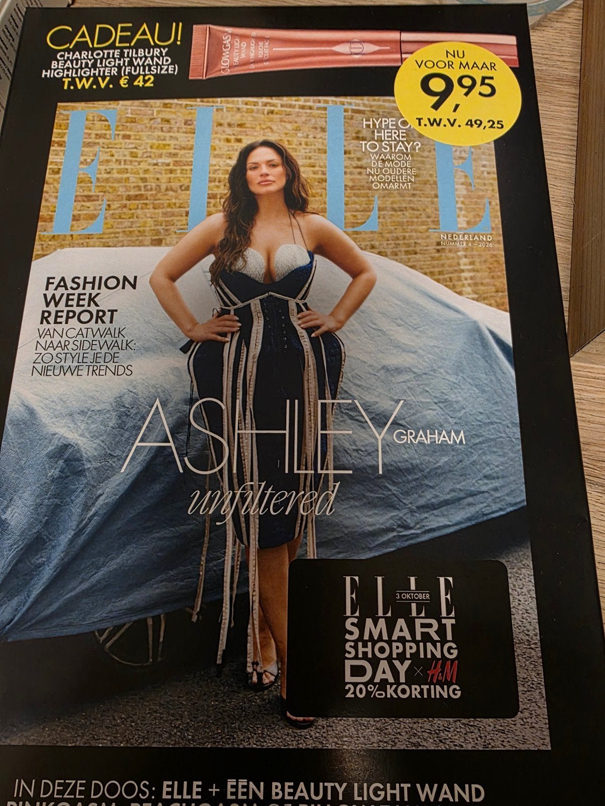 ELLE Magazine Nederland - Nummer 4 - 2020 met Ashley Graham, Boeken, Tijdschriften en Kranten, Ophalen of Verzenden, Zo goed als nieuw