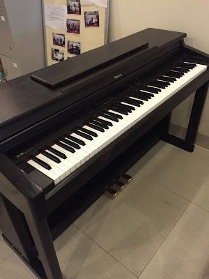 Moet vandaag weg vaste prijs €400 Roland elektriche piano, Muziek en Instrumenten, Bruin, Digitaal, Ophalen of Verzenden, Zo goed als nieuw