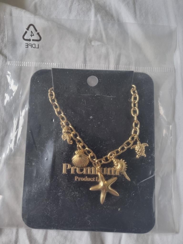 Gouden ketting met zee thema bedels, Sieraden, Tassen en Uiterlijk, Armbanden, Staal, Nieuw, Ophalen of Verzenden, Met bedels of kralen