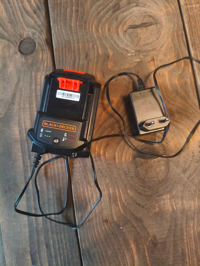 Black+Decker 18V Lithium Accu 2.0Ah + Lader (ZGAN), Ophalen of Verzenden, Zo goed als nieuw
