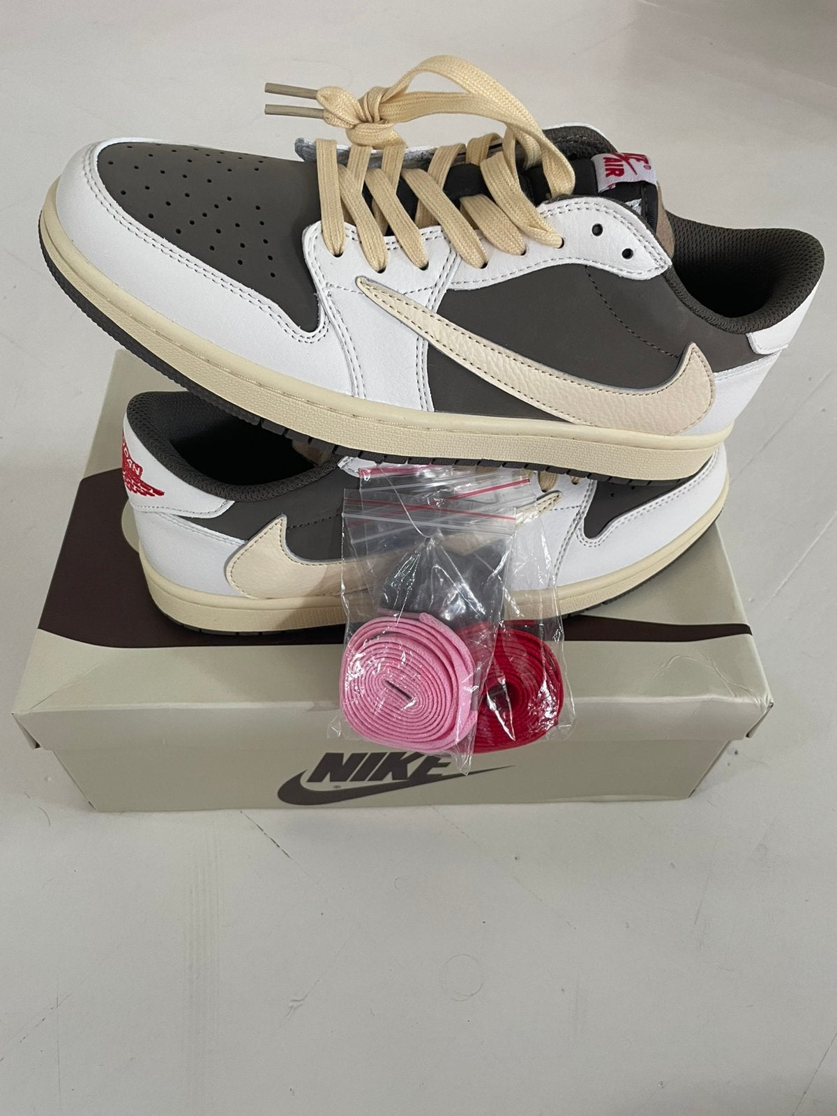Air jordan 1 travis scott, Bruin, Nieuw, Ophalen of Verzenden, Sneakers of Gympen