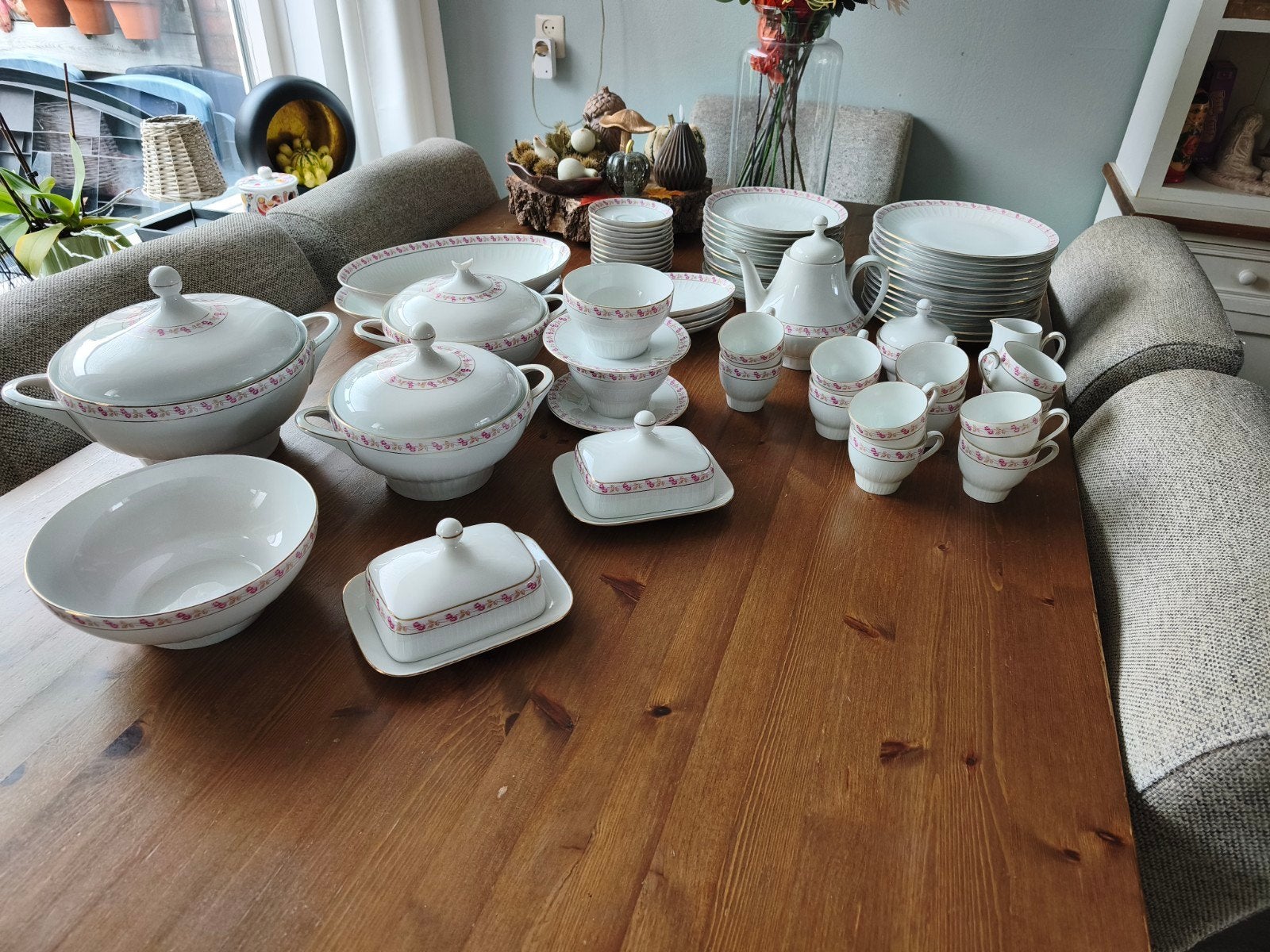 Compleet servies van Scherzer Batavia met roze bloemen, Antiek en Kunst, Ophalen