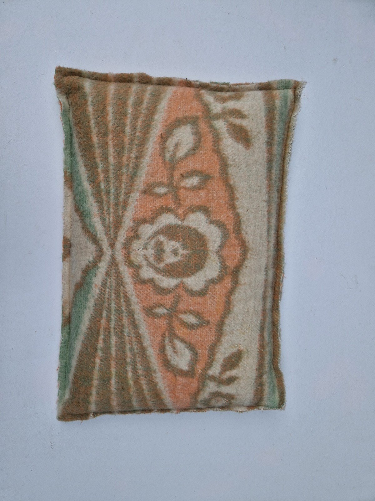 Uniek wollen sierkussen van oude deken - 70x55 cm, Gebruikt, Meerkleurig, Ophalen of Verzenden, Sierkussen