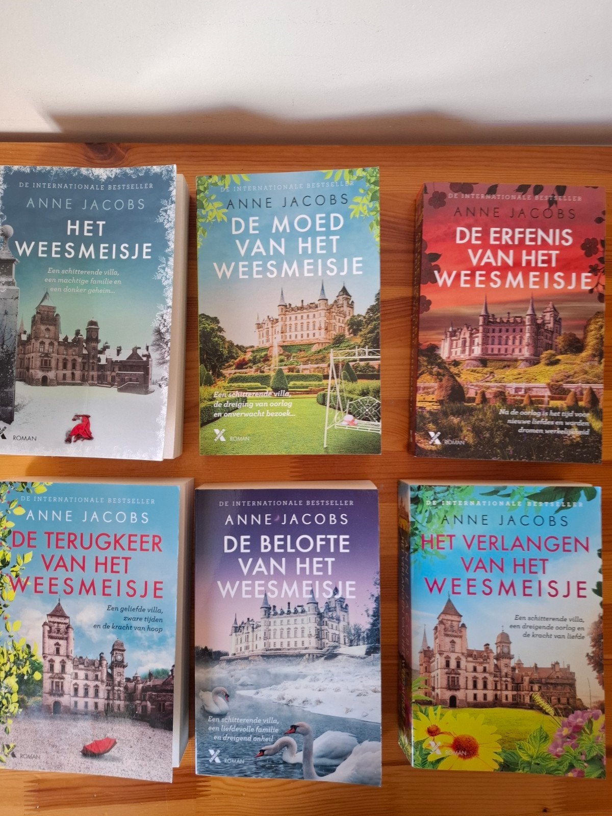 complete serie weesmeisje anne jacobs, Boeken, Ophalen of Verzenden, Gelezen