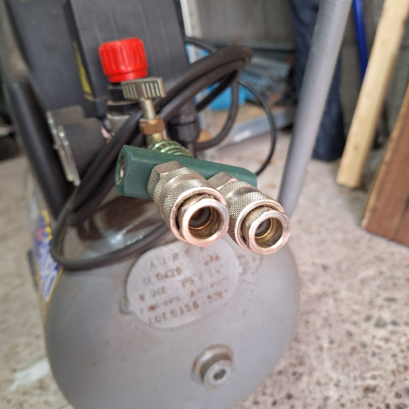 Mobiele compressor 1.5 PK met haspel, 25 tot 100 liter, Ophalen, Gebruikt, 200 tot 400 liter/min