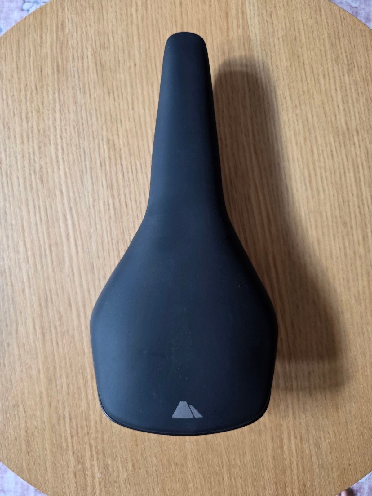 Black Canyon bicycle saddle 136mm width, Fietsen en Brommers, Onbekend, Kunststof, Zo goed als nieuw, Zadel