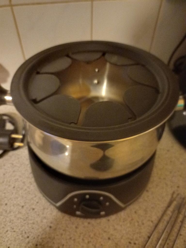 RVS Severin Fonduepan in zeer goede staat met vorkjes, Ophalen of Verzenden, Zo goed als nieuw, Elektrisch, Fonduepan