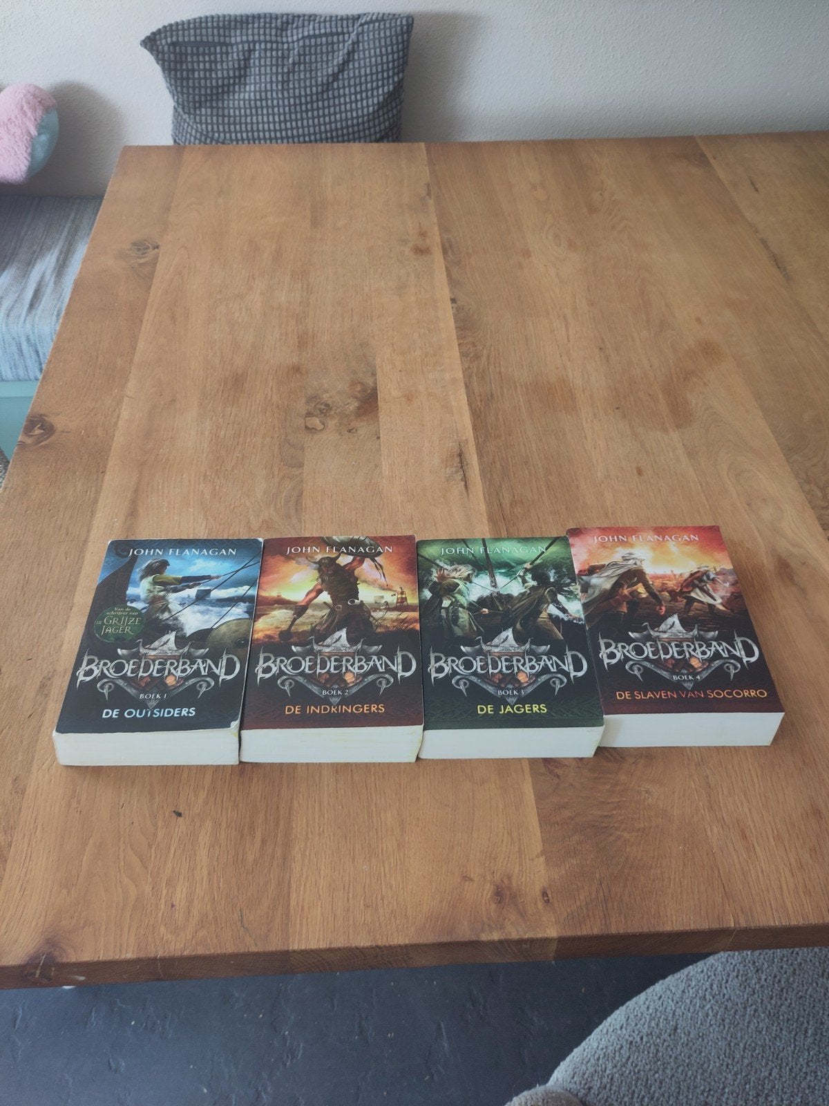 Broederband serie 1-4 - John Flanagan, Boeken, Ophalen of Verzenden, Zo goed als nieuw, John Flanagan, Nederland