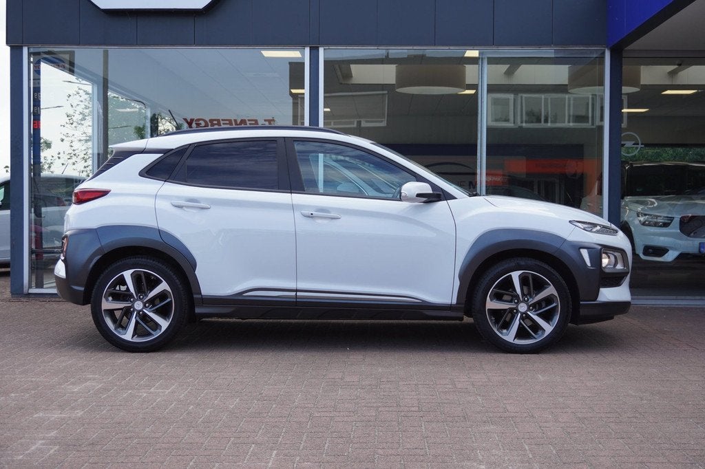 Hyundai Kona 1.0T Fashion 5deurs | Airco | Navigatie | Vol o, Auto's, Hyundai, Voorwielaandrijving, Gebruikt, 1133 kg, Leder en Stof