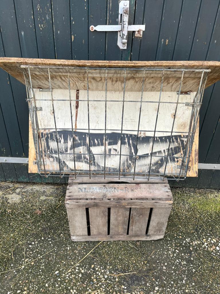 TE KOOP HOOIRUIF, Toebehoren, 4 paarden of pony's of meer
