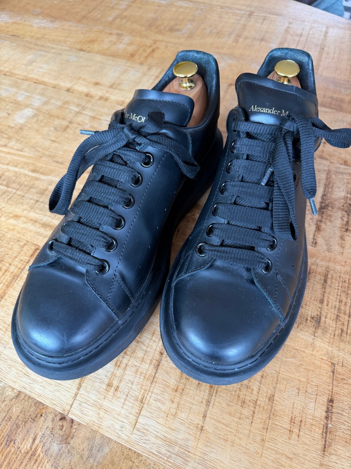 Alexander McQueen Oversized Sneakers Zwart Maat 43, Zwart, Ophalen of Verzenden, Sneakers of Gympen, Gedragen