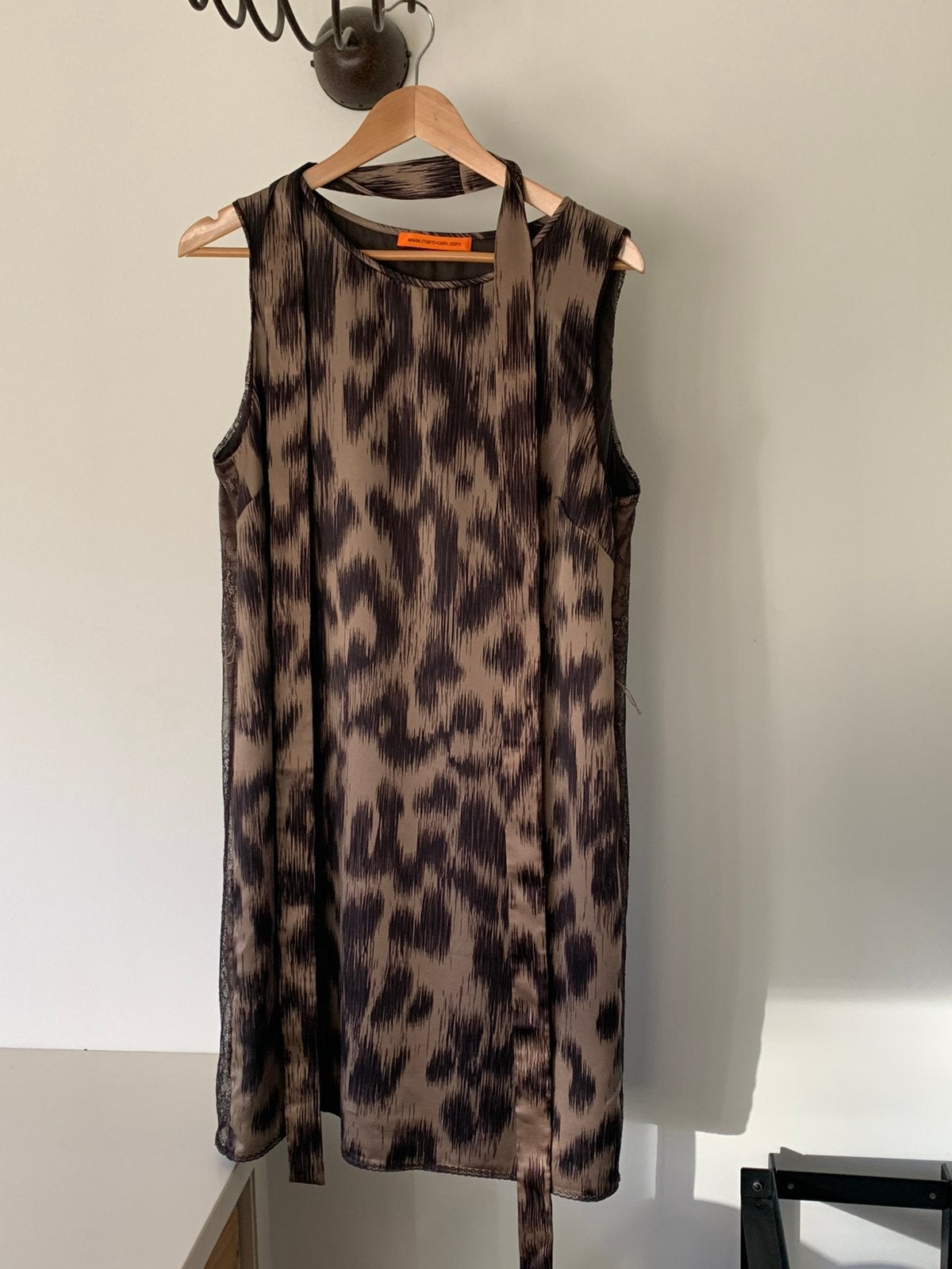 Zijden Marc Cain jurk maat 5 (NL40-42) en vestje, Kleding | Dames, Bruin, Maat 42/44 (L), Ophalen of Verzenden, Zo goed als nieuw