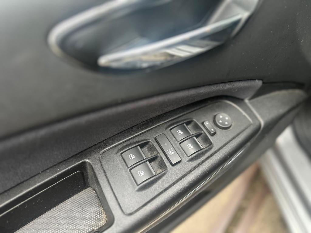 Fiat Bravo 1.4 T-Jet 150PK! |Navi|Cruise Control| Climate Co, Voorwielaandrijving, Gebruikt, Zwart, 150 pk
