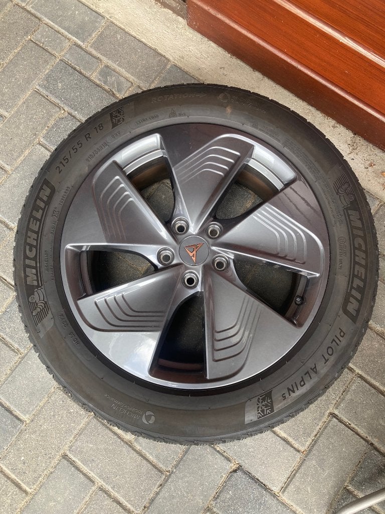 Winterbanden met velgen Cupra Born, Auto-onderdelen, 18 inch, Banden en Velgen, Personenwagen, Gebruikt
