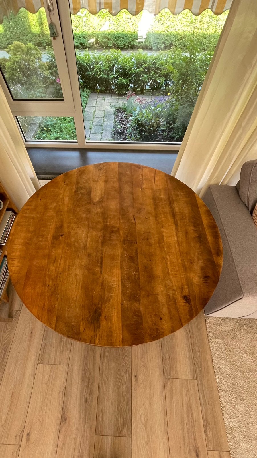 Mango houten ronde tafel, Huis en Inrichting, Tafels | Eettafels, Ophalen, Rond, Zo goed als nieuw, Vier personen
