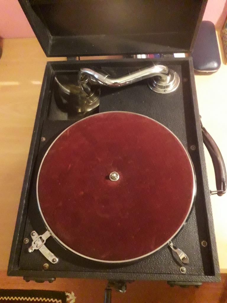 Antiek Great Universal koffergrammofoon, Ophalen