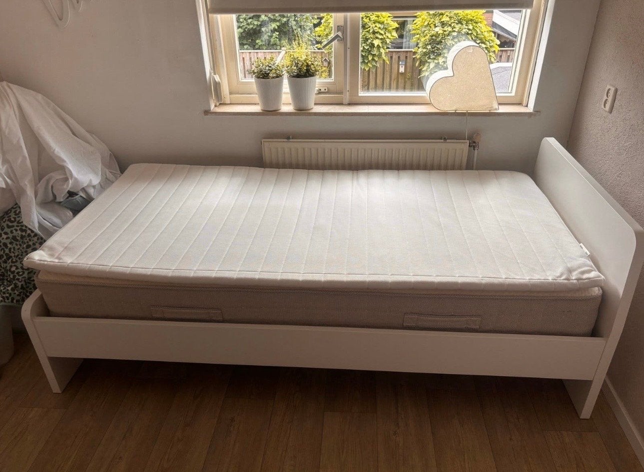 Wit eenpersoonsbed met lattenbodem, matras en topper, Huis en Inrichting, Slaapkamer | Bedden, Ophalen, Gebruikt, 90 cm, Eenpersoons